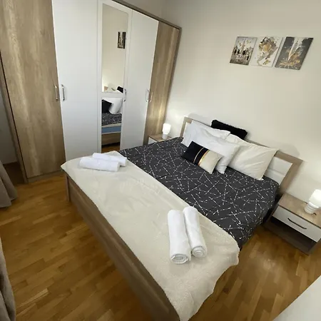 Center Serviced Apartment *