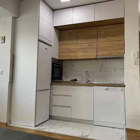 Center Serviced Апартаменти *