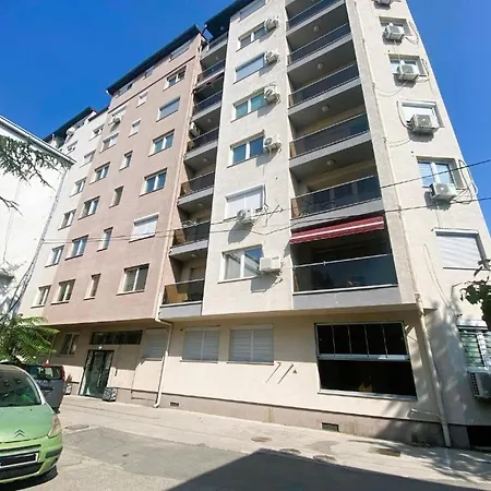 Center Serviced Апартаменти