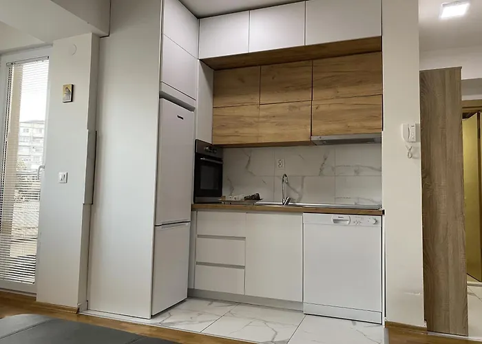 Center Serviced Apartment *