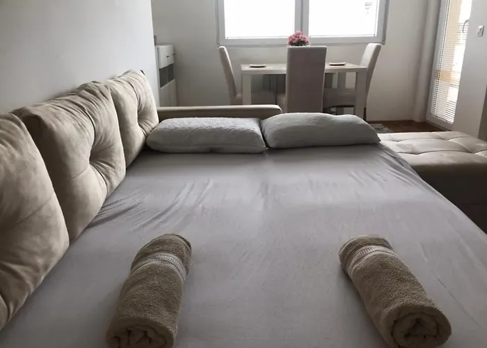 Center Serviced Apartment *