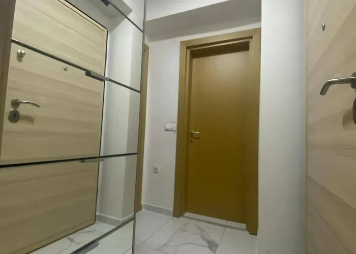 Center Serviced Apartment *