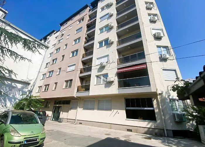 Center Serviced Apartment